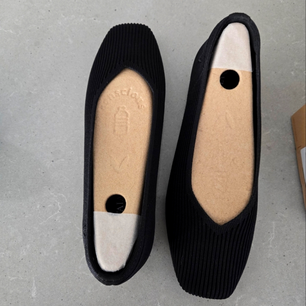 Vivaia Square-Toe V-Cut Flats (Margot 2.0), Size 7.5w EU 38.5 Black